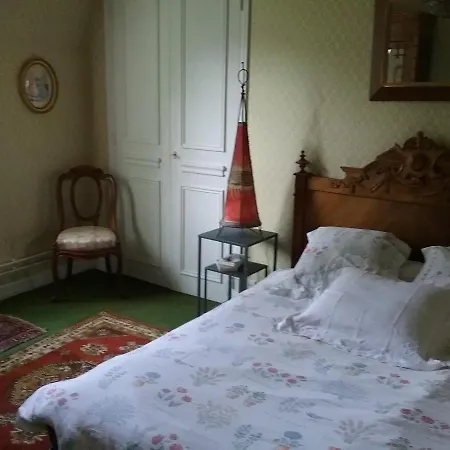 לינה וארוחת בוקר Le Kino Panorama Vic-sur-Cère