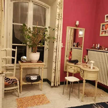 לינה וארוחת בוקר Le Kino Panorama Vic-sur-Cère