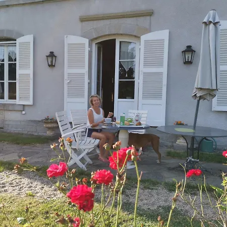 Le Kino Panorama לינה וארוחת בוקר Vic-sur-Cère