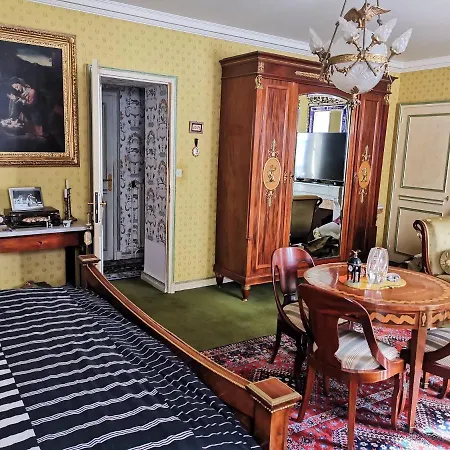 Le Kino Panorama לינה וארוחת בוקר Vic-sur-Cère