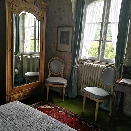 לינה וארוחת בוקר Le Kino Panorama Vic-sur-Cère